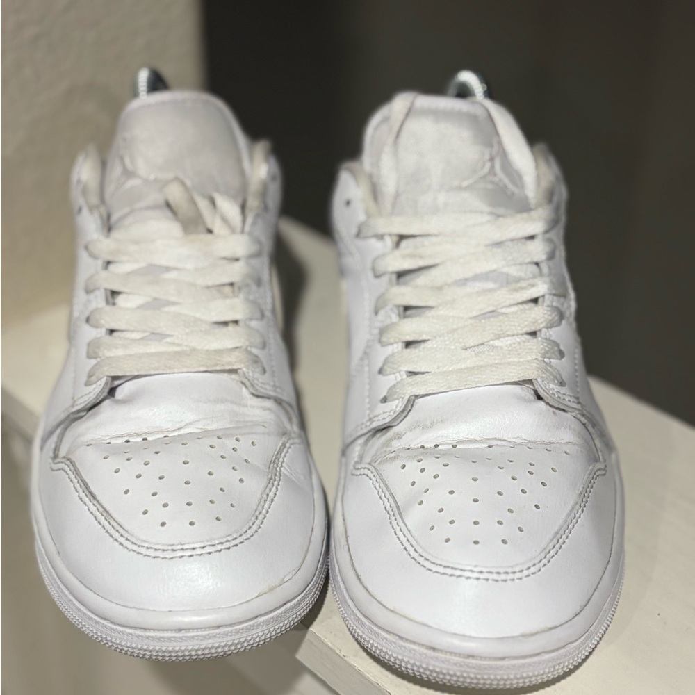 Nike Air Jordan 1 Low Triple White Women Size 8 DV0990-111 - Picture 5 of 11